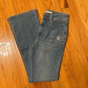 Levi’s 725 High Rise Bootcut Jeans